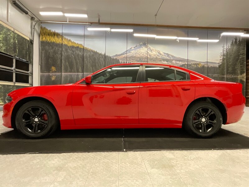 2017 Dodge Charger SE Sedan / V6 / 8-Speed Transmission /Remote Start  / LOCAL OREGON CAR / 48K Miles - Photo 3 - Gladstone, OR 97027