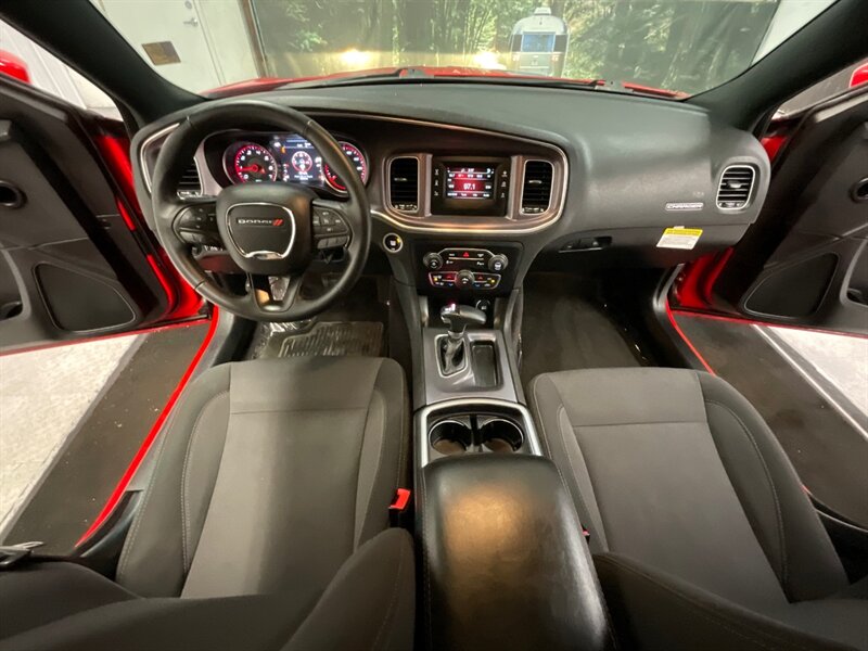 2017 Dodge Charger SE Sedan / V6 / 8-Speed Transmission /Remote Start  / LOCAL OREGON CAR / 48K Miles - Photo 17 - Gladstone, OR 97027