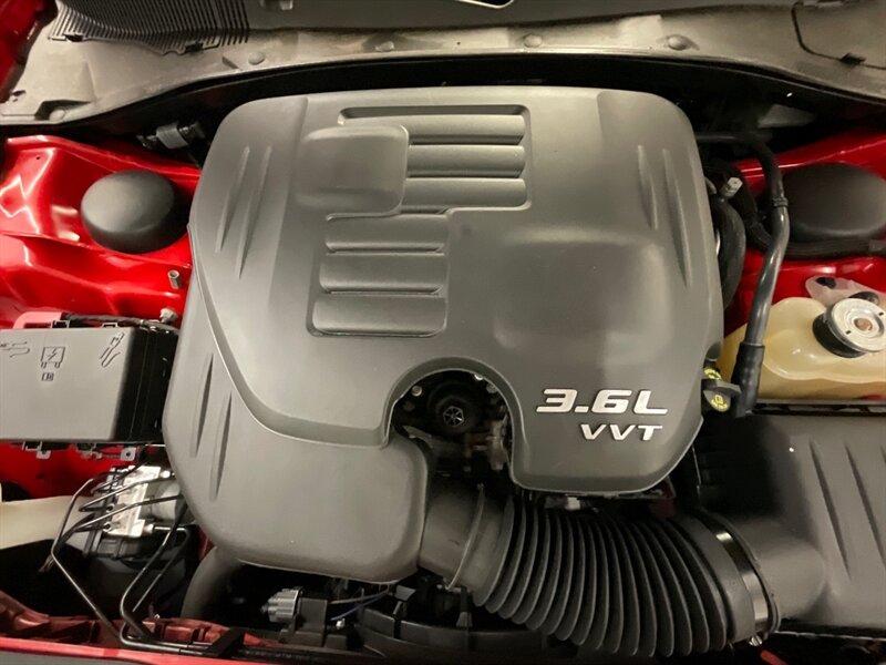 2017 Dodge Charger SE Sedan / V6 / 8-Speed Transmission /Remote Start  / LOCAL OREGON CAR / 48K Miles - Photo 32 - Gladstone, OR 97027