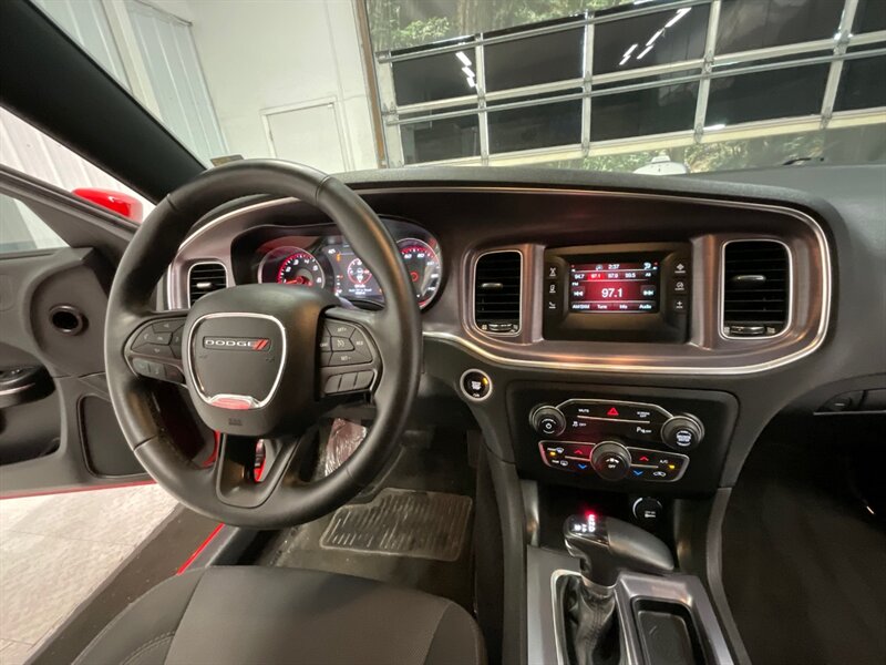 2017 Dodge Charger SE Sedan / V6 / 8-Speed Transmission /Remote Start  / LOCAL OREGON CAR / 48K Miles - Photo 20 - Gladstone, OR 97027