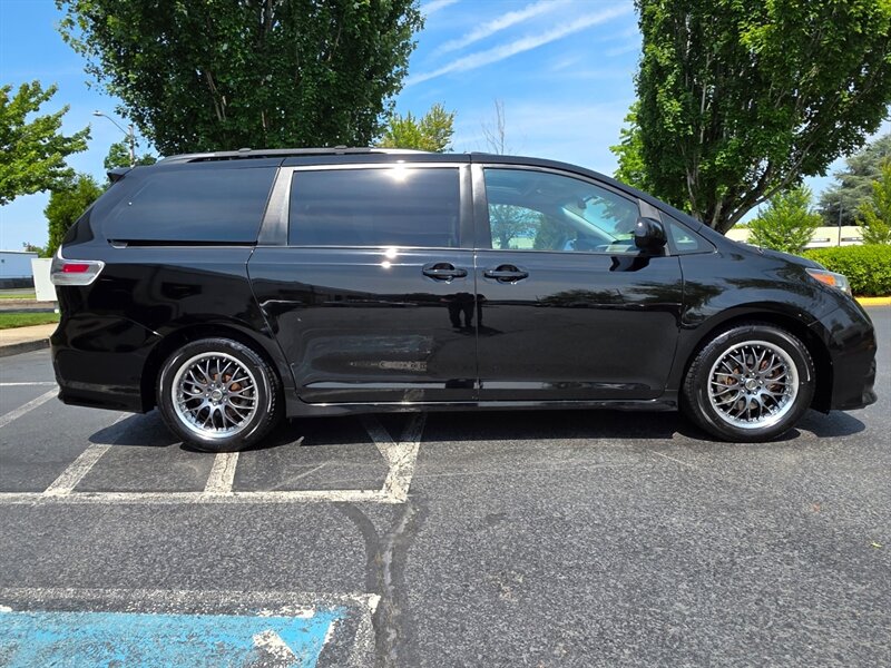 2011 Toyota Sienna SE 8-seater DVD Sun Roof CAMERA Premium Wheels Power Sliding Doors / Premium Wheels / Local - Photo 4 - Portland, OR 97217
