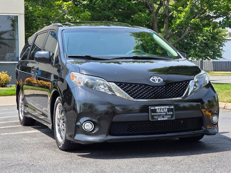 2011 Toyota Sienna SE 8-seater DVD Sun Roof CAMERA Premium Wheels Power Sliding Doors / Premium Wheels / Local - Photo 2 - Portland, OR 97217