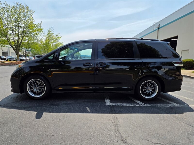 2011 Toyota Sienna SE 8-seater DVD Sun Roof CAMERA Premium Wheels Power Sliding Doors / Premium Wheels / Local - Photo 3 - Portland, OR 97217