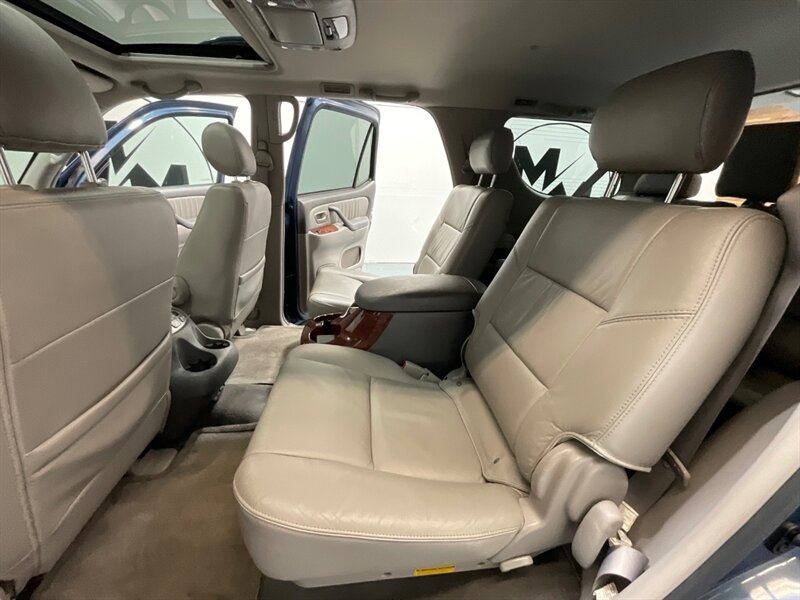 2007 Toyota Sequoia Limited 4X4 / 4.7L V8 / 3RD SEAT / FRSH TIMNG BELT  Leather w. Heated Seats / FRESH TIMING BELT SERVICE DONE - Photo 9 - Gladstone, OR 97027