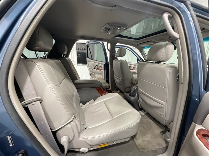 2007 Toyota Sequoia Limited 4X4 / 4.7L V8 / 3RD SEAT / FRSH TIMNG BELT  Leather w. Heated Seats / FRESH TIMING BELT SERVICE DONE - Photo 12 - Gladstone, OR 97027