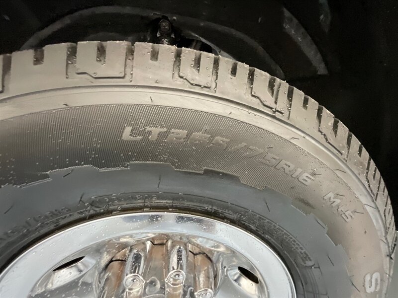 2001 Ford F-350 XLT Regular Cab 4X4 / 7.3L DIESEL / 72,000 MILES  / Long Bed / SRW / Brand New Tires / ZERO RUST - Photo 38 - Gladstone, OR 97027