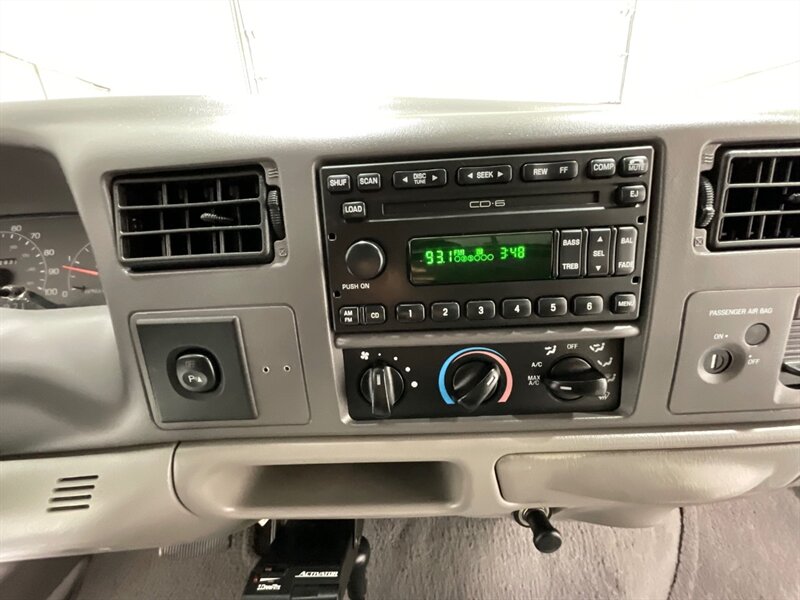2001 Ford F-350 XLT Regular Cab 4X4 / 7.3L DIESEL / 72,000 MILES  / Long Bed / SRW / Brand New Tires / ZERO RUST - Photo 14 - Gladstone, OR 97027