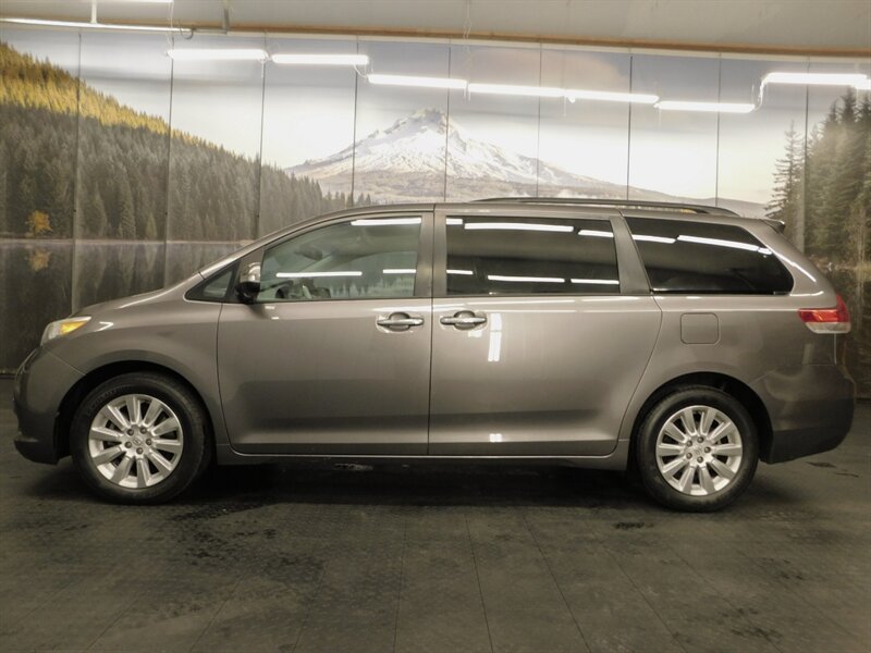 2013 Toyota Sienna Limited 7-Passenger   - Photo 3 - Gladstone, OR 97027