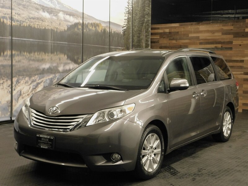 2013 Toyota Sienna Limited 7-Passenger   - Photo 1 - Gladstone, OR 97027