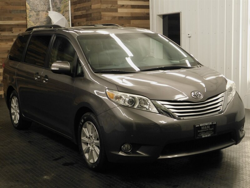 2013 Toyota Sienna Limited 7-Passenger   - Photo 2 - Gladstone, OR 97027