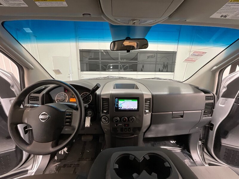 2011 Nissan Titan SV Crew Cab 4X4 / 5.6L V8 / Navi & backup Camera  / ZERO RUST - Photo 43 - Gladstone, OR 97027