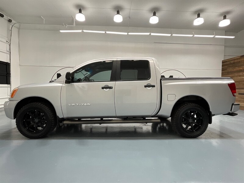 2011 Nissan Titan SV Crew Cab 4X4 / 5.6L V8 / Navi & backup Camera  / ZERO RUST - Photo 3 - Gladstone, OR 97027