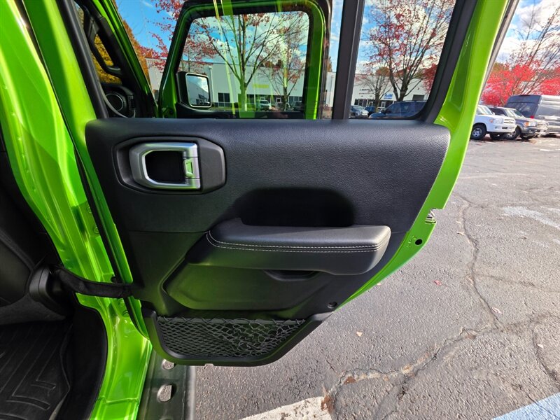 2018 Jeep Wrangler UNLIMITED SAHARA 4X4 LIFTED 6-SPEED 38K miles / Many Custom Upgrades / Very Low Miles / Suspension Lift / Bumpers / Winch / Fully Loaded - Photo 46 - Portland, OR 97217