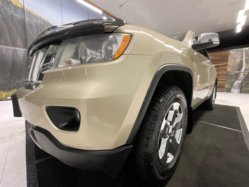 2011 Jeep Grand Cherokee 4x4 Overland Sport Utility / 5.7L V8 / LOADED  / Leather w. Heated & Cooled Seats / Panorama Sunroof / Navigation & Camera - Photo 9 - Gladstone, OR 97027