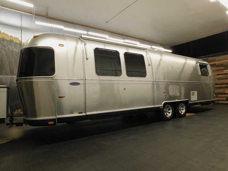 2006 Airstream Rt Classic Series M-30 / 31 Ft w/ Slide Out/75Th A Classic Series M-30   - Photo 1 - Gladstone, OR 97027