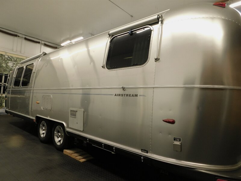 2006 Airstream Rt Classic Series M-30 / 31 Ft w/ Slide Out/75Th A Classic Series M-30   - Photo 3 - Gladstone, OR 97027