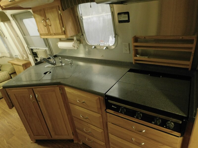 2006 Airstream Rt Classic Series M-30 / 31 Ft w/ Slide Out/75Th A Classic Series M-30   - Photo 11 - Gladstone, OR 97027