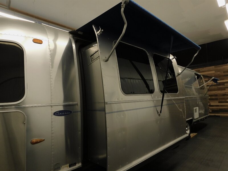 2006 Airstream Rt Classic Series M-30 / 31 Ft w/ Slide Out/75Th A Classic Series M-30   - Photo 8 - Gladstone, OR 97027