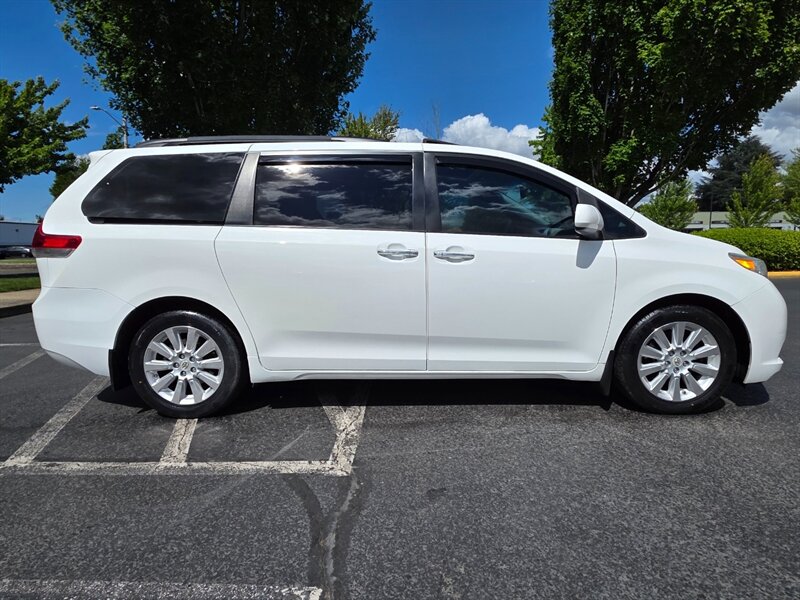 2011 Toyota Sienna XLE 4WD / ALL WHEEL DRIVE / 7-PASSENGER / NAVi / CAM / DVD /SUNROOF / LEATHER / RECORDS - Photo 4 - Portland, OR 97217