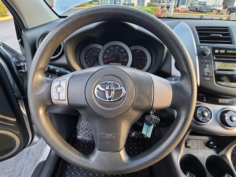 2006 Toyota RAV4 Sport  / FOUR WHEEL DRIVE / EXCELLENT CONDITION ! - Photo 35 - Portland, OR 97217