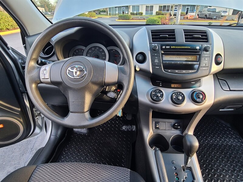 2006 Toyota RAV4 Sport  / FOUR WHEEL DRIVE / EXCELLENT CONDITION ! - Photo 33 - Portland, OR 97217