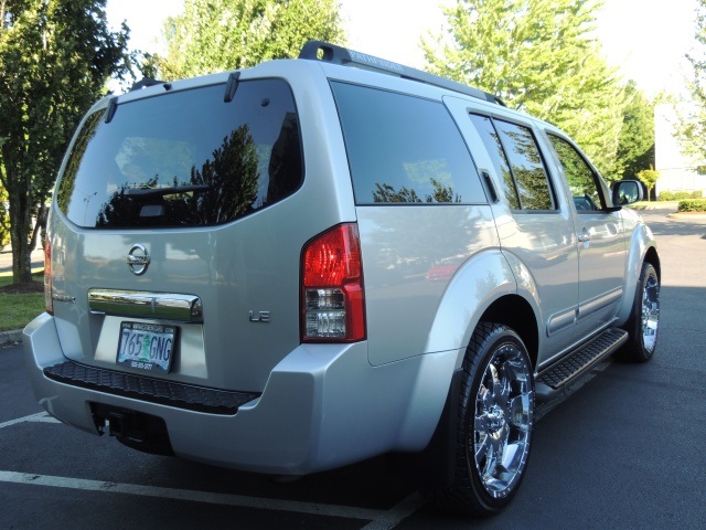 2005 Nissan Pathfinder LE / 4X4 / 3RD Seat / Navigation / 22-inch Wheels   - Photo 8 - Portland, OR 97217