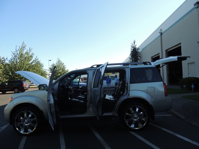 2005 Nissan Pathfinder LE / 4X4 / 3RD Seat / Navigation / 22-inch Wheels   - Photo 14 - Portland, OR 97217