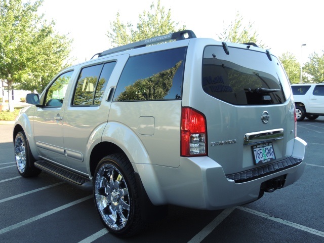 2005 Nissan Pathfinder LE / 4X4 / 3RD Seat / Navigation / 22-inch Wheels   - Photo 7 - Portland, OR 97217