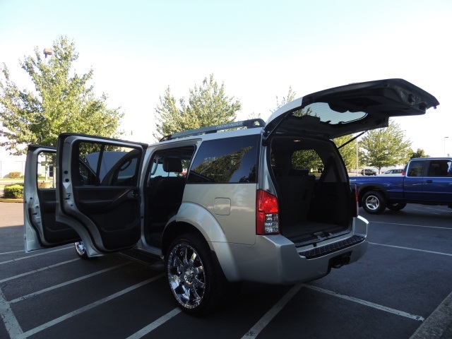 2005 Nissan Pathfinder LE / 4X4 / 3RD Seat / Navigation / 22-inch Wheels   - Photo 15 - Portland, OR 97217