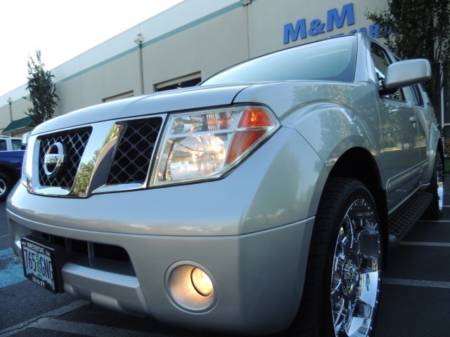 2005 Nissan Pathfinder LE / 4X4 / 3RD Seat / Navigation / 22-inch Wheels   - Photo 9 - Portland, OR 97217