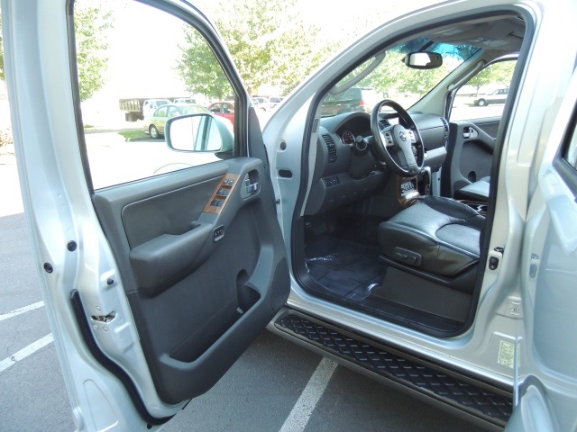 2005 Nissan Pathfinder LE / 4X4 / 3RD Seat / Navigation / 22-inch Wheels   - Photo 27 - Portland, OR 97217