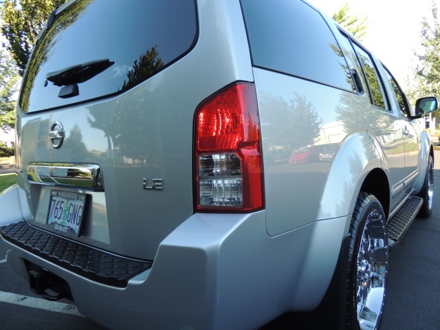 2005 Nissan Pathfinder LE / 4X4 / 3RD Seat / Navigation / 22-inch Wheels   - Photo 11 - Portland, OR 97217