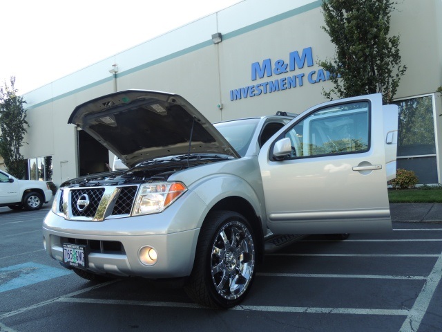 2005 Nissan Pathfinder LE / 4X4 / 3RD Seat / Navigation / 22-inch Wheels   - Photo 13 - Portland, OR 97217