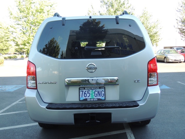 2005 Nissan Pathfinder LE / 4X4 / 3RD Seat / Navigation / 22-inch Wheels   - Photo 6 - Portland, OR 97217