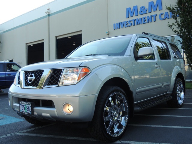 2005 Nissan Pathfinder LE / 4X4 / 3RD Seat / Navigation / 22-inch Wheels   - Photo 44 - Portland, OR 97217