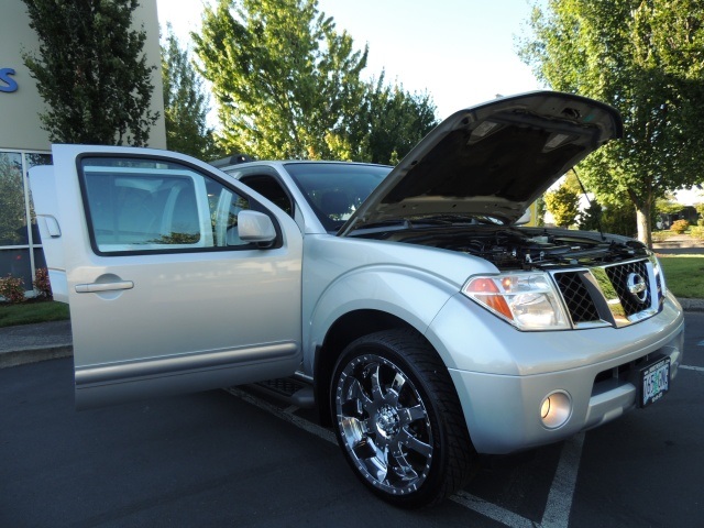 2005 Nissan Pathfinder LE / 4X4 / 3RD Seat / Navigation / 22-inch Wheels   - Photo 19 - Portland, OR 97217