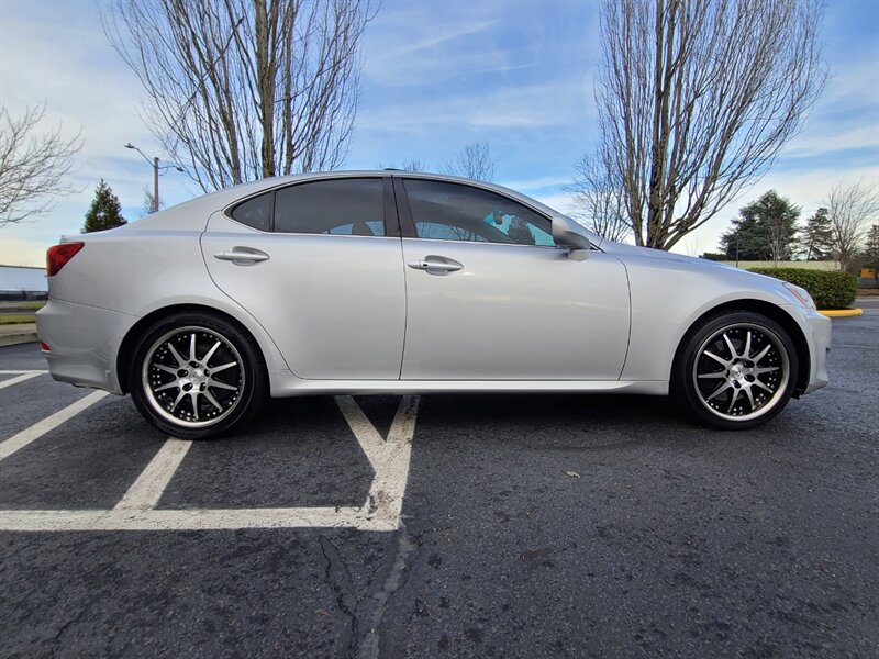 2008 Lexus IS 350 Luxury Plus / V6 / LEATHER / NAV / CAM /LOADED  / 3.5 L / Moon Roof / Heated & Cooled Leather / Navigation / Backup Cam / Every Option / Top Shape - Photo 4 - Portland, OR 97217