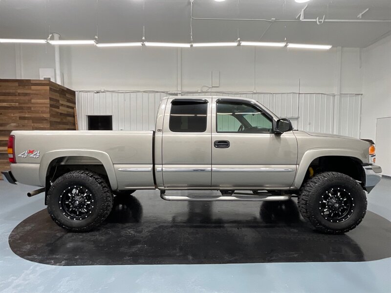 2002 GMC Sierra 1500 SLE 4Dr 4X4 / 4.8L V8 /1-OWNER / 32,000 MILES  /RUST FREE / NEW WHEELS TIRES - Photo 4 - Gladstone, OR 97027