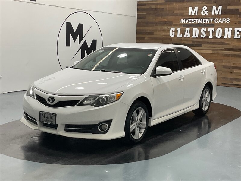 2014 Toyota Camry SE Sedan / 2.5L 4Cyl / Backup Camera / Excel Cond   - Photo 1 - Gladstone, OR 97027