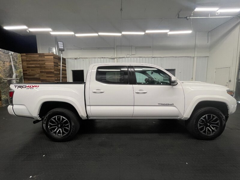 2020 Toyota Tacoma TRD Sport 4X4 / V6 / 6-SPEED MANUAL / 9,000 MILES   - Photo 4 - Gladstone, OR 97027