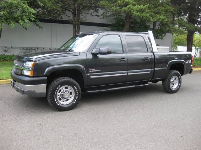 2004 Chevrolet Silverado 2500 LT   - Photo 2 - Portland, OR 97217