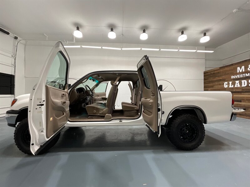 2000 Toyota Tundra SR5 4X4 / 4.7L V8/LIFTED/FRESH TIMING BELT SERVICE / ZERO RUST - Photo 11 - Gladstone, OR 97027