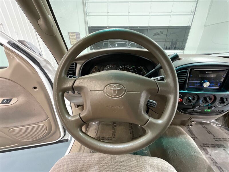 2000 Toyota Tundra SR5 4X4 / 4.7L V8/LIFTED/FRESH TIMING BELT SERVICE / ZERO RUST - Photo 19 - Gladstone, OR 97027