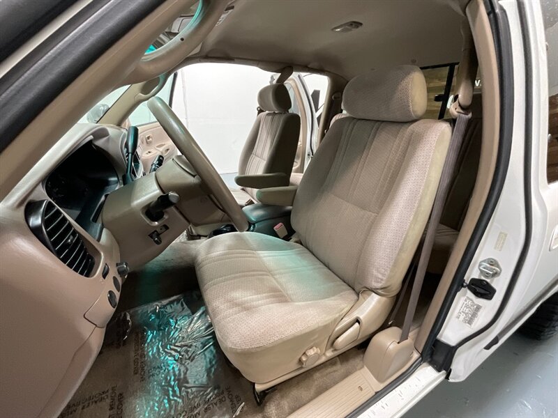 2000 Toyota Tundra SR5 4X4 / 4.7L V8/LIFTED/FRESH TIMING BELT SERVICE / ZERO RUST - Photo 34 - Gladstone, OR 97027