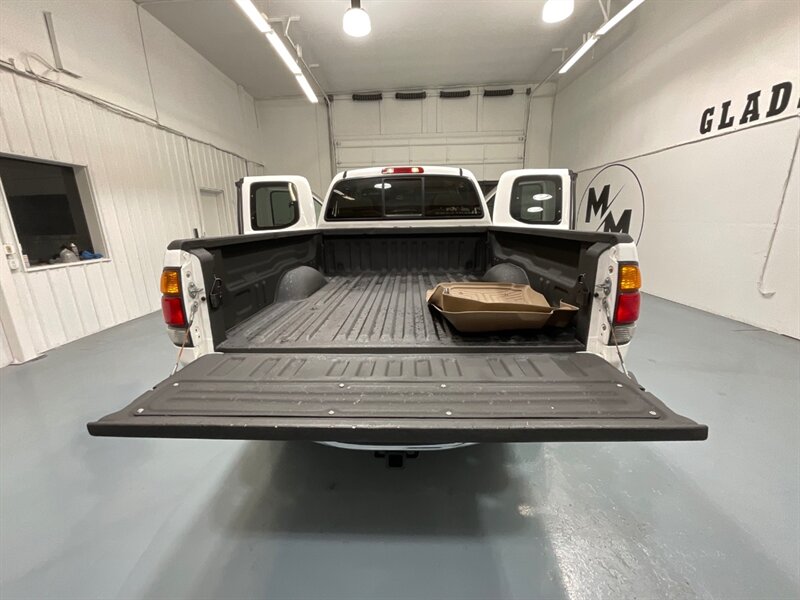 2000 Toyota Tundra SR5 4X4 / 4.7L V8/LIFTED/FRESH TIMING BELT SERVICE / ZERO RUST - Photo 10 - Gladstone, OR 97027