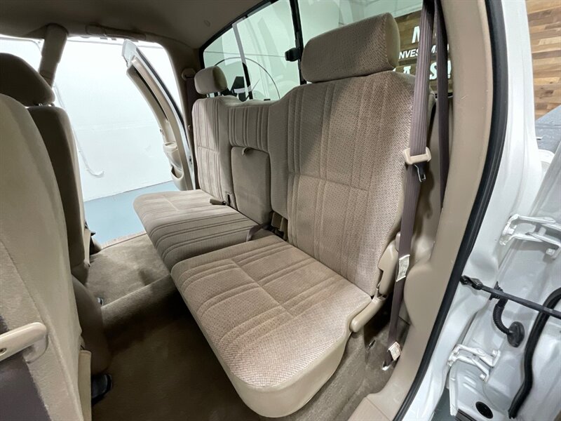 2000 Toyota Tundra SR5 4X4 / 4.7L V8/LIFTED/FRESH TIMING BELT SERVICE / ZERO RUST - Photo 13 - Gladstone, OR 97027