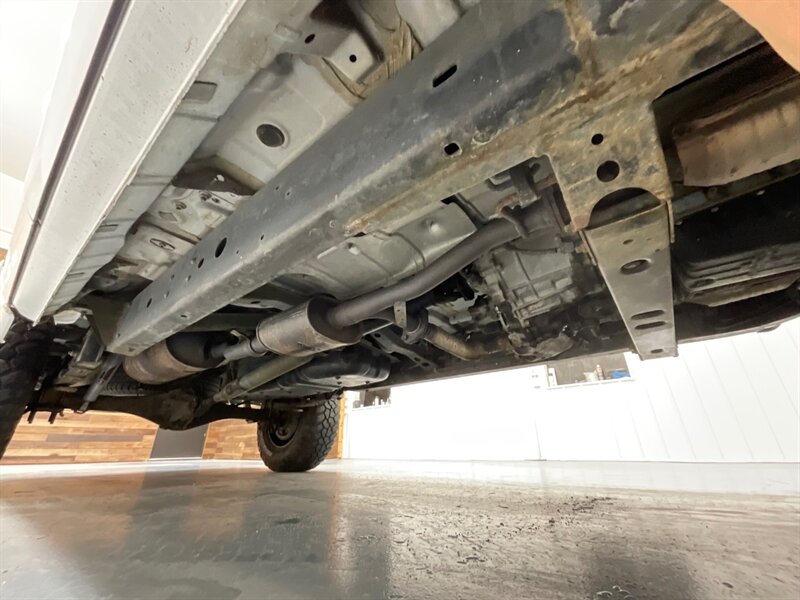 2000 Toyota Tundra SR5 4X4 / 4.7L V8/LIFTED/FRESH TIMING BELT SERVICE / ZERO RUST - Photo 46 - Gladstone, OR 97027