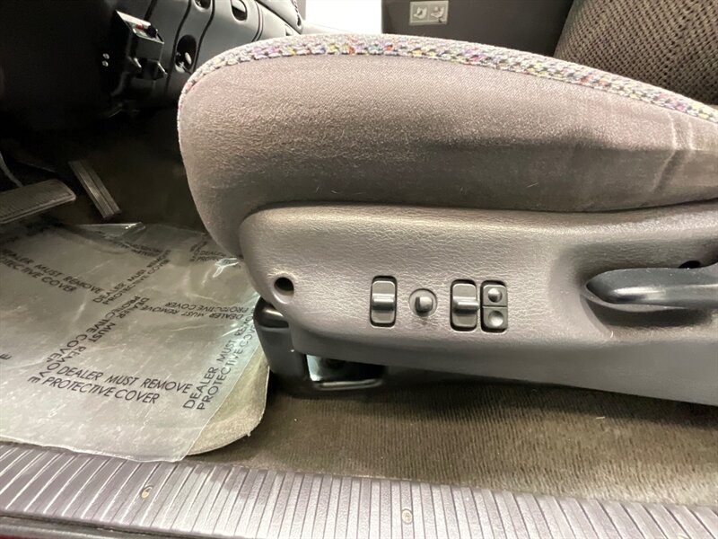 2001 Dodge Ram 2500 SLT 4X4 / 5.9L CUMMINS DIESEL /1-OWNER / 74K MILES / LOCAL OREGON TRUCK / ZERO RUST / LONG BED - Photo 39 - Gladstone, OR 97027