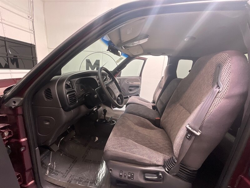 2001 Dodge Ram 2500 SLT Laramie 4X4 5.9L CUMMINS DIESEL/74K MILES /LOCAL OREGON TRUCK w. ZERO RUST /1-OWNER - Photo 12 - Gladstone, OR 97027