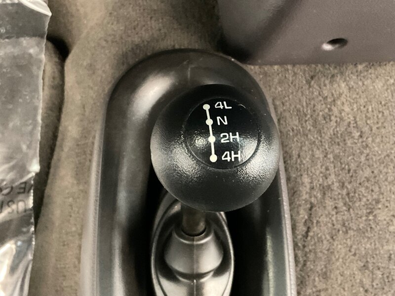 2001 Dodge Ram 2500 SLT 4X4 / 5.9L CUMMINS DIESEL /1-OWNER / 74K MILES / LOCAL OREGON TRUCK / ZERO RUST / LONG BED - Photo 19 - Gladstone, OR 97027